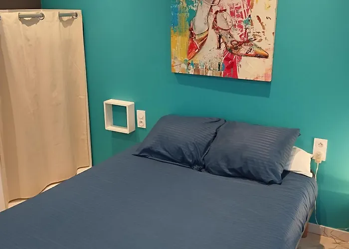 Apartment Bedroom 34300